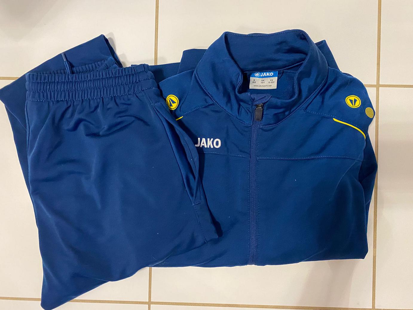 Trainingsanzug Größe 152